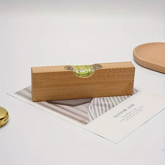 Eleganter Holzbieröffner mit Wasserwaage – personalisierbar & dekorativ - Spielwaren - Personalisiert